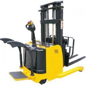 Штабелер самоходный 1,25 т 4,0 м TOR CQDH12A-I с выдвижными вилами (c платформой) Штабелер самоходный 1,25 т 4,0 м TOR CQDH12A-I с выдвижными вилами (c платформой)